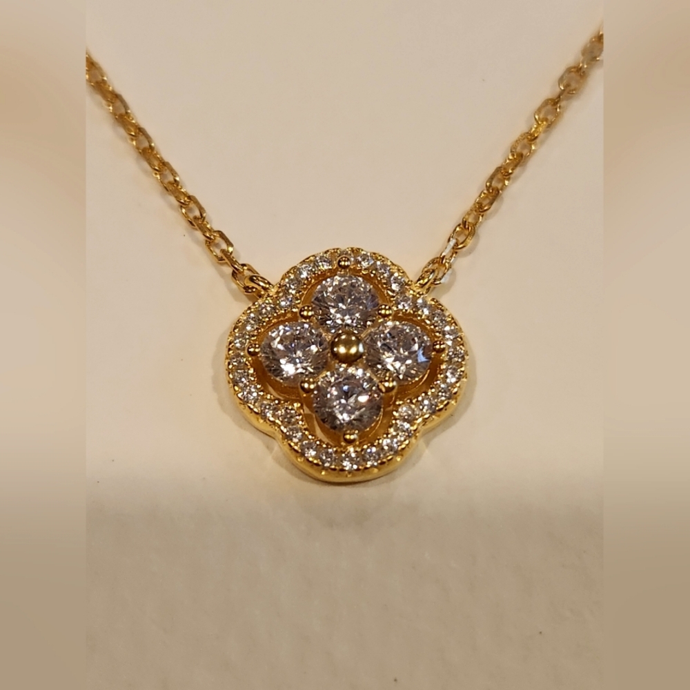 Fashion Clover Gold color plated gold Sterling Silver.Moissanite stone.New Desig